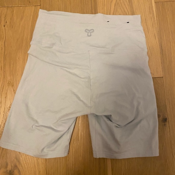 Aritzia biker shorts - Picture 2 of 3